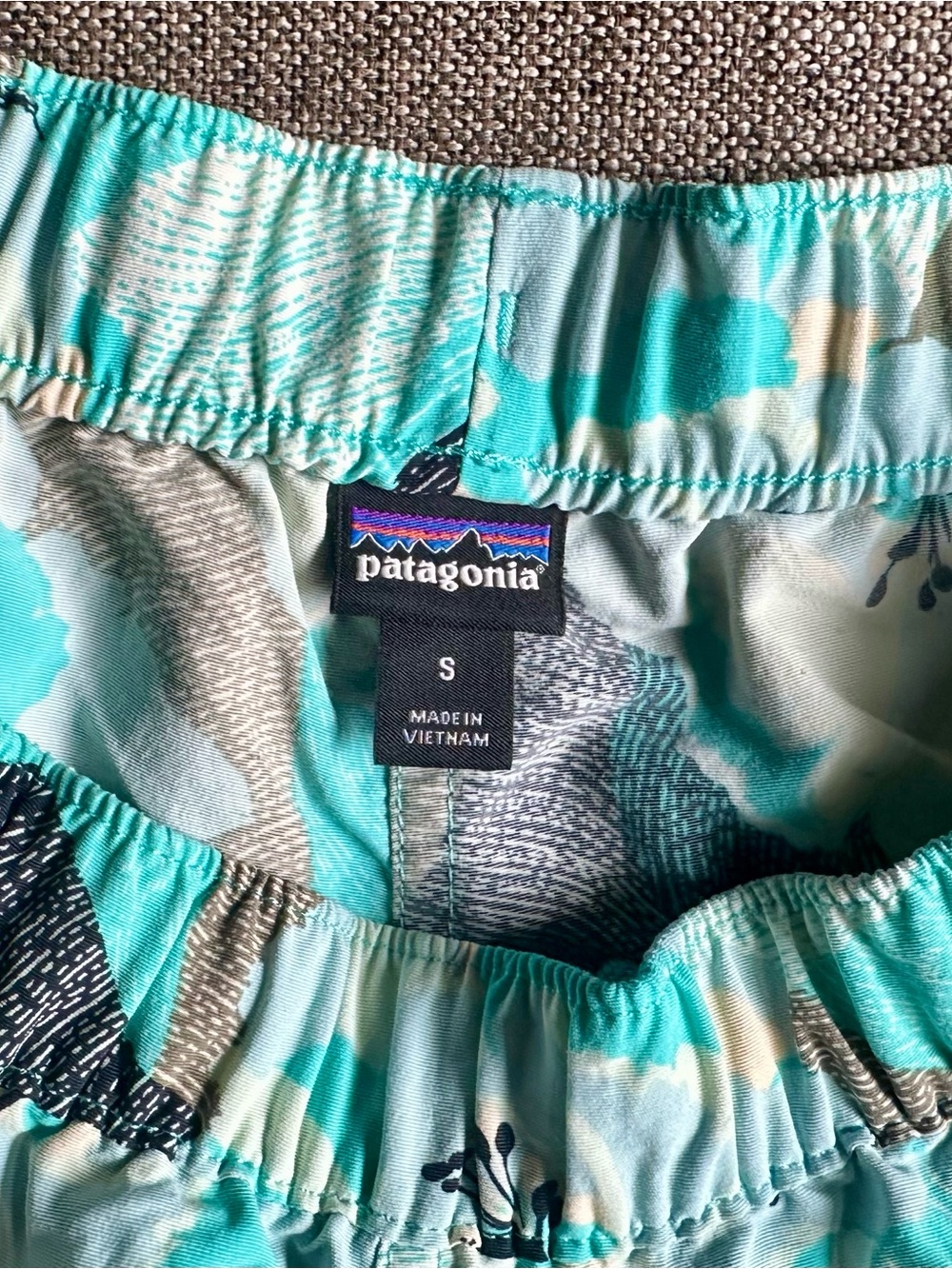 Patagonia Barely Baggies- 2 1/2" Shorts - Women's Small - Picture 6 of 8